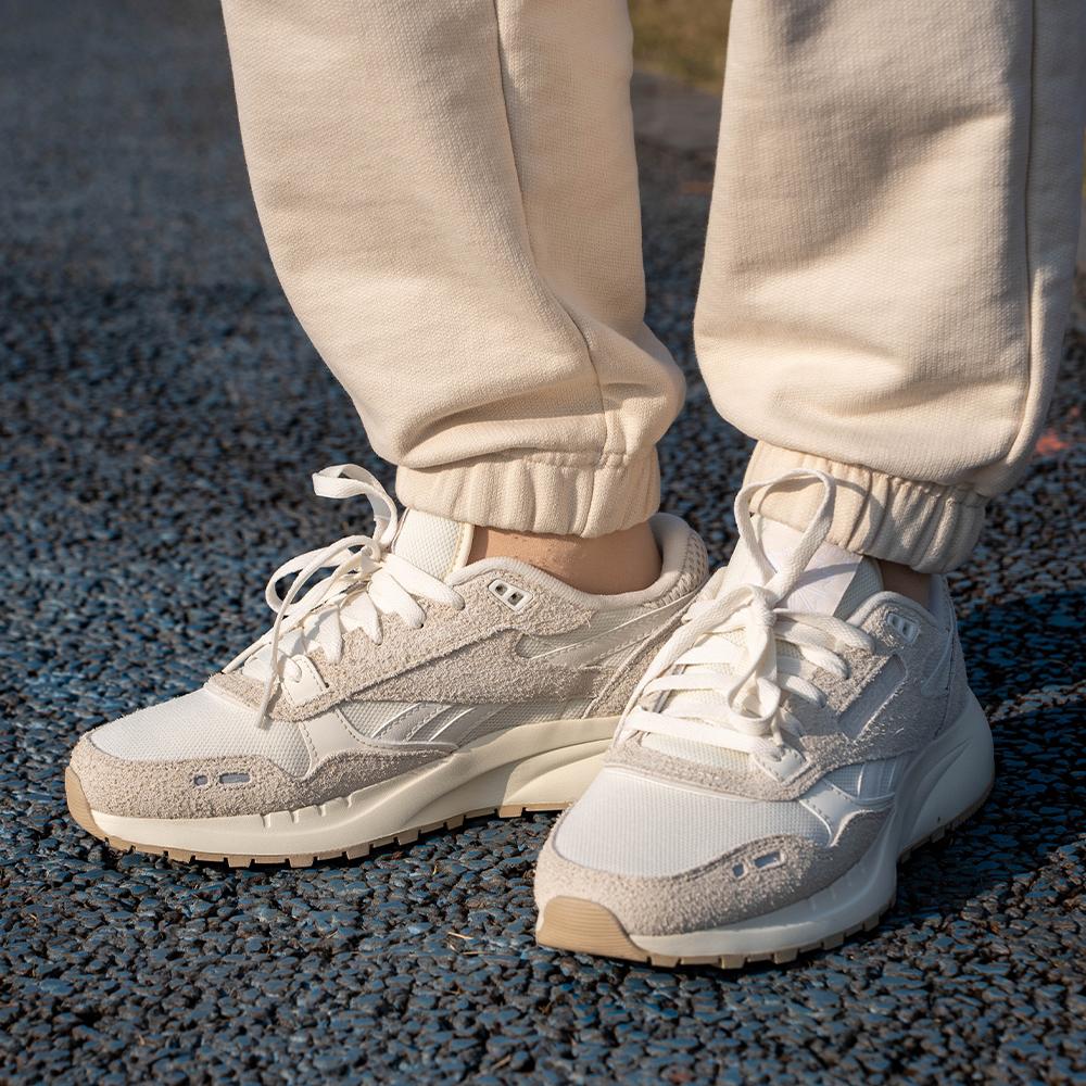 Reebok Classic Leather 2400 Vintage Chalk Unisex Sneakers Cream Alabaster-Pearlized 100201038