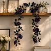 Künstliche Rosenranken-Girlande mit realistischen Blättern und Blumen-Design für Dekorationszwecke im Innen- und Außenbereich Halloween-Party Hausgarten Hochzeit