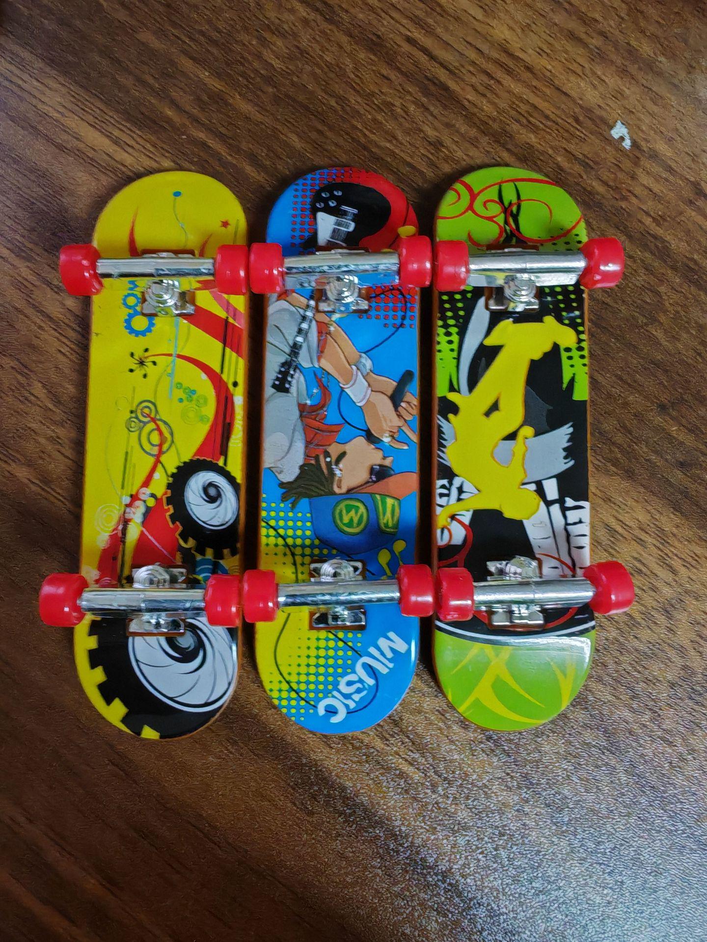 

Светящийся фингерборд: Образовательный сплав Мини-самокат Игрушка с бесплатной доставкой