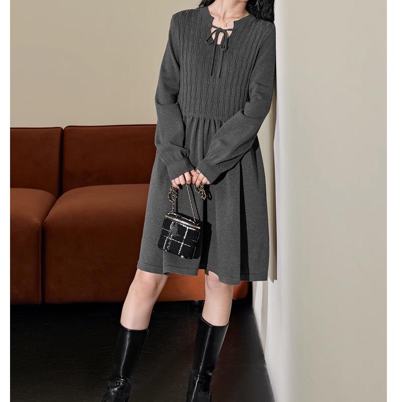 

Женское серое шерстяное вязаное платье - Французский стиль для осени/зимы 2024 Small серый