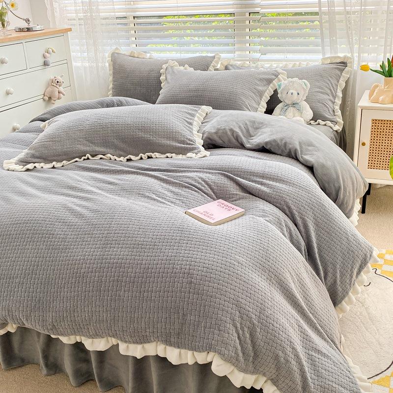 Winter Milk Flour Four Piece Set Solid Coral Flour Duvet Cover Thickened Double Face Flannel Antistatic Carved Flour