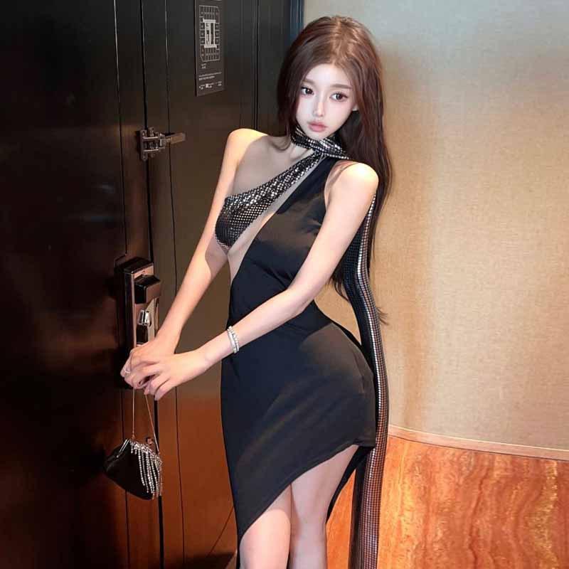 

Женское платье с разрезом на шее и сексуальным разрезом L чёрный