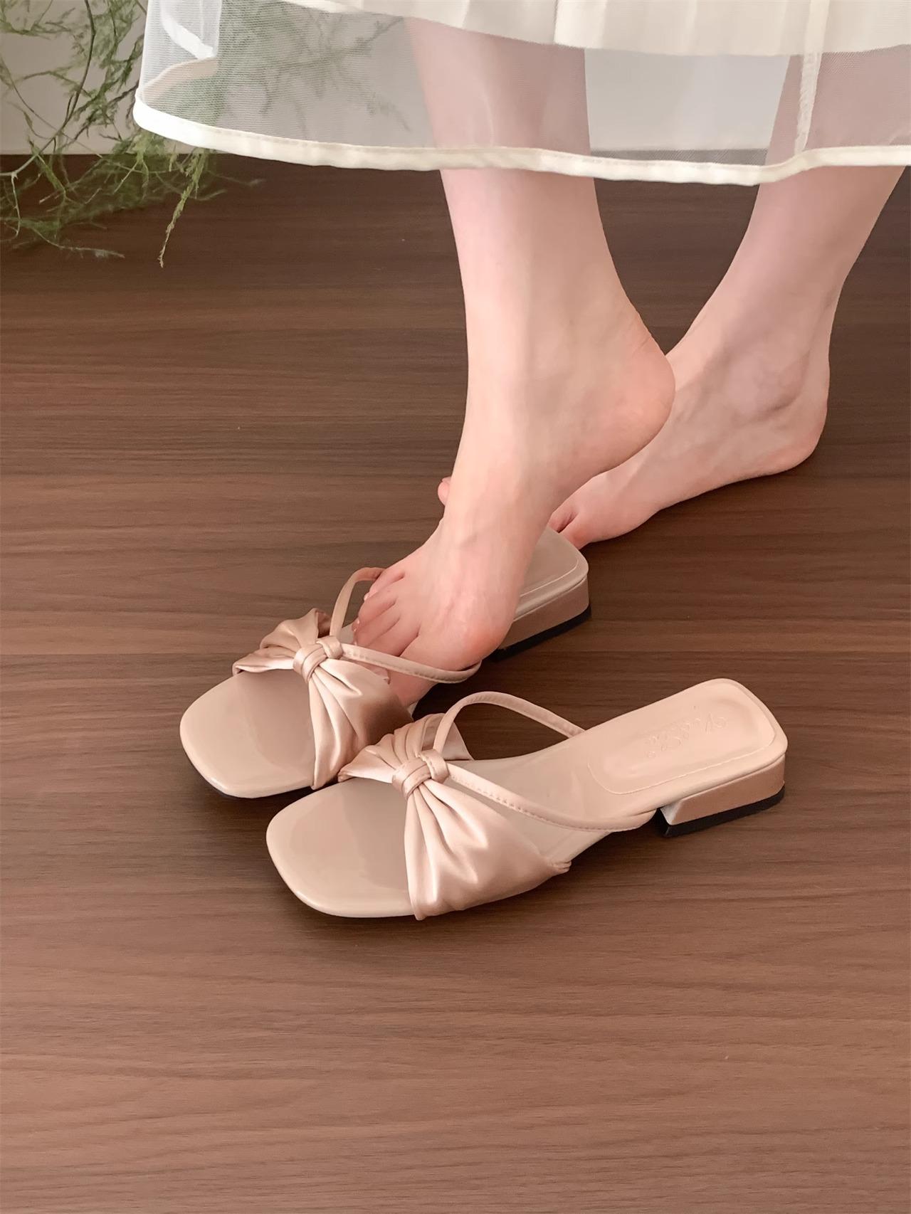 

Нежные феи прохладные тапочки девочка лето 2025 французский милый шелковый бант с открытым носком толстый каблук квадратный каблук сандалии 35