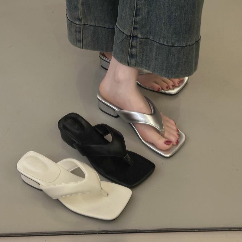 Korean Simple Pinch-on Flip-flops, Women's Summer Wear Flat-soled Cool Slippers with Skirts, Beach Shoes
