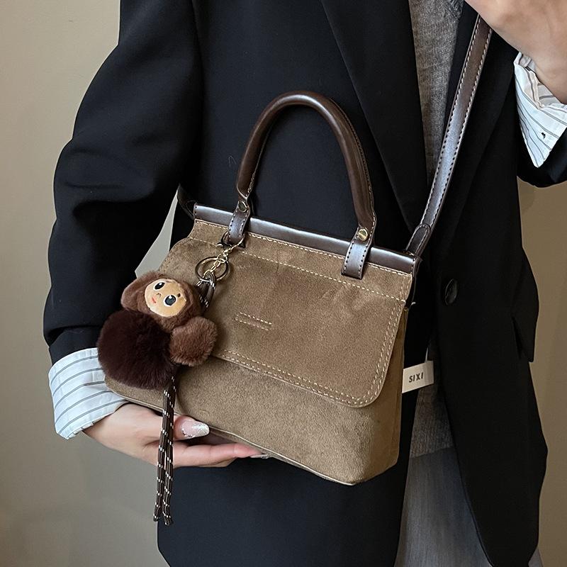 Autumn and winter explosion French retro high-end suede handbag niche commuter fashion messenger women's bag
