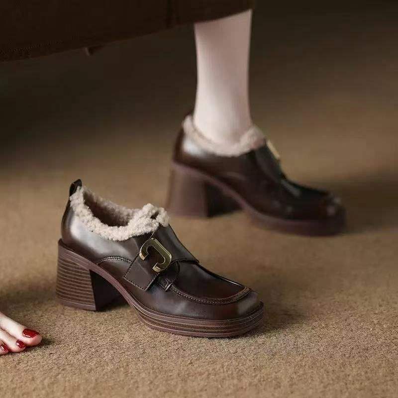 Winter velvet high-heeled loafers women's retro British style 2025 new fashionable versatile thick heel square head small leather shoes