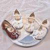 Girls' 2025 Autumn Bow Pearl Princess Loafers - Soft Sole Leather Shoes for Banquets and Performances