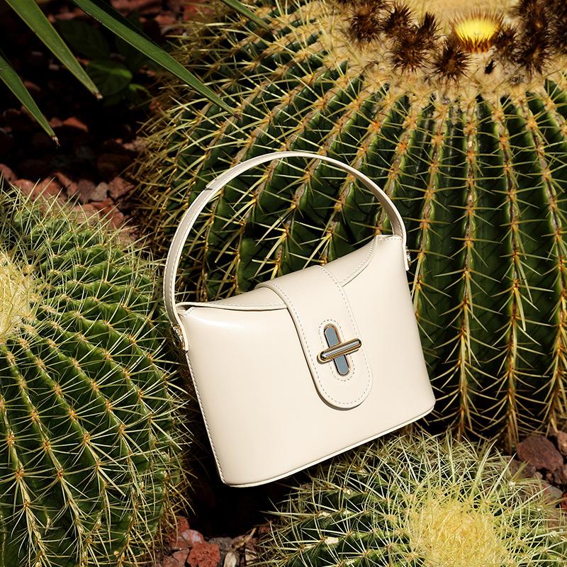 New Trendy Urban Simple Genuine Leather Women's Bag Crossbody Bag  Women's Bag  Light Luxury Niche High End Capsule Lock Bag