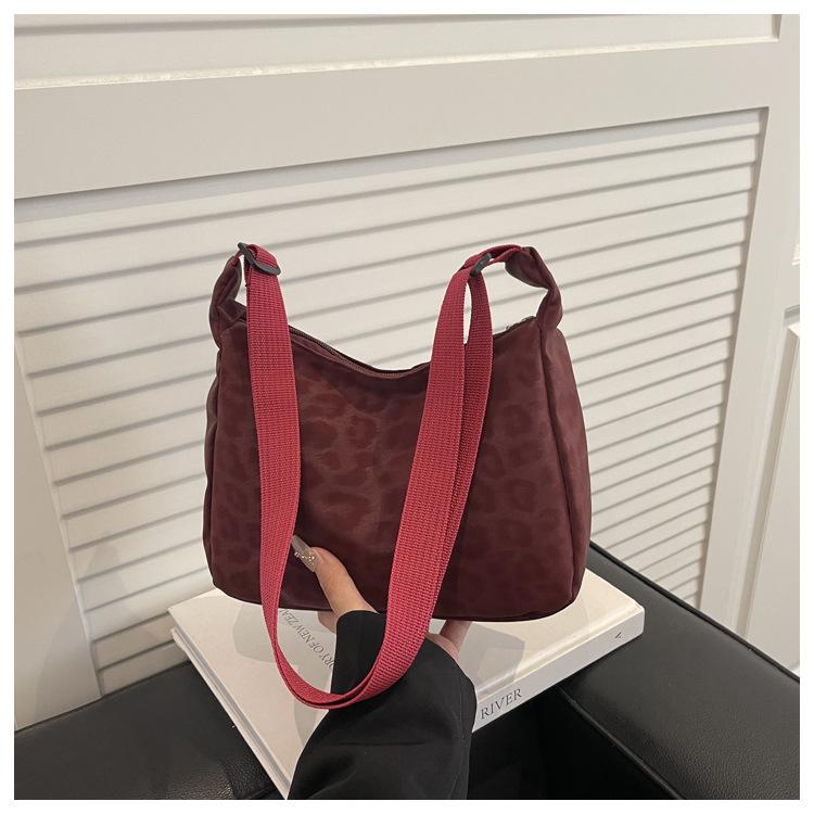 New Crossbody Shoulder Bag Women Fashi Retro Large Capacity Hobo Bag Hot Leopard Print Textured Casual Style Crossbody Bags красный
