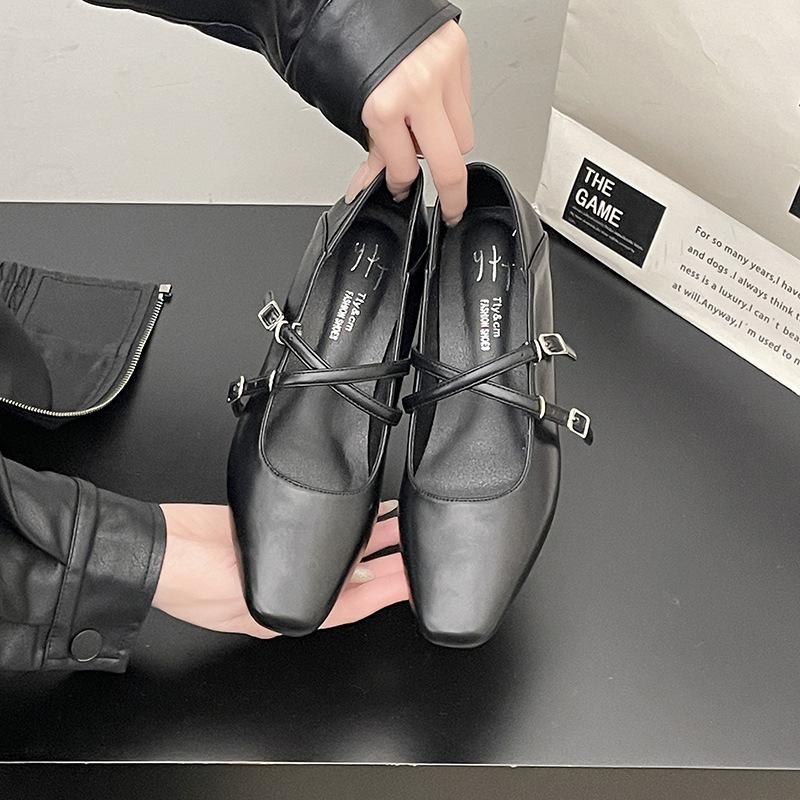 Fashion temperament word with Mary Jane single shoes women's summer 2025 new versatile light mouth commuting retro single shoes