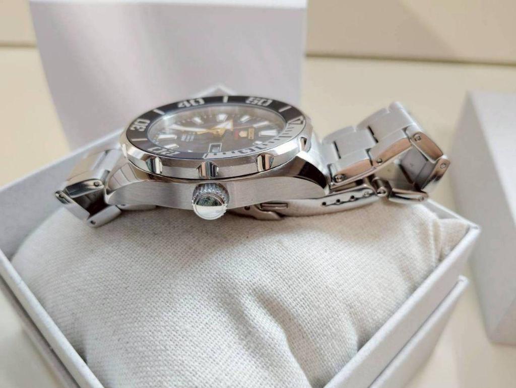 [USED] Highly Accurate SEIKO 5 Automatic Watch, 100M