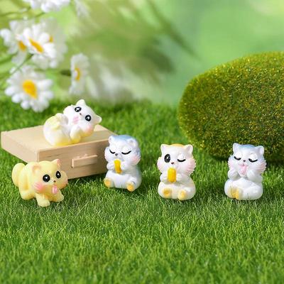 Cartoon Squirrel Resin Ornament: Cute Mini Animal Decoration for DIY Micro-Landscapes