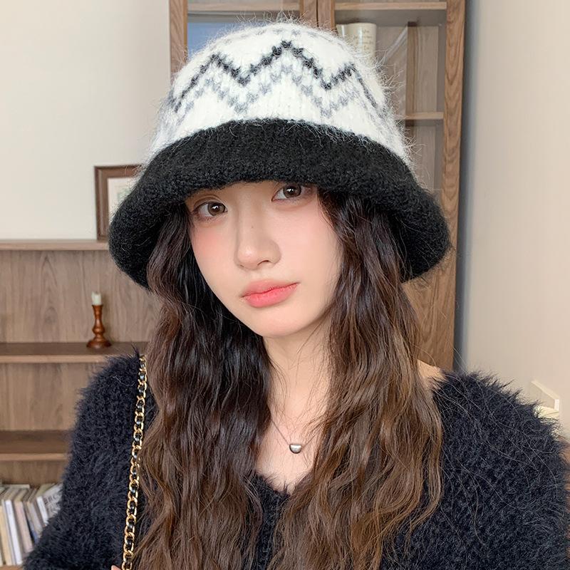 Wool hat Women's autumn and winter thickened warm knitted hat Big head circumference shows small washbasin hat Fashion versatile wool hat
