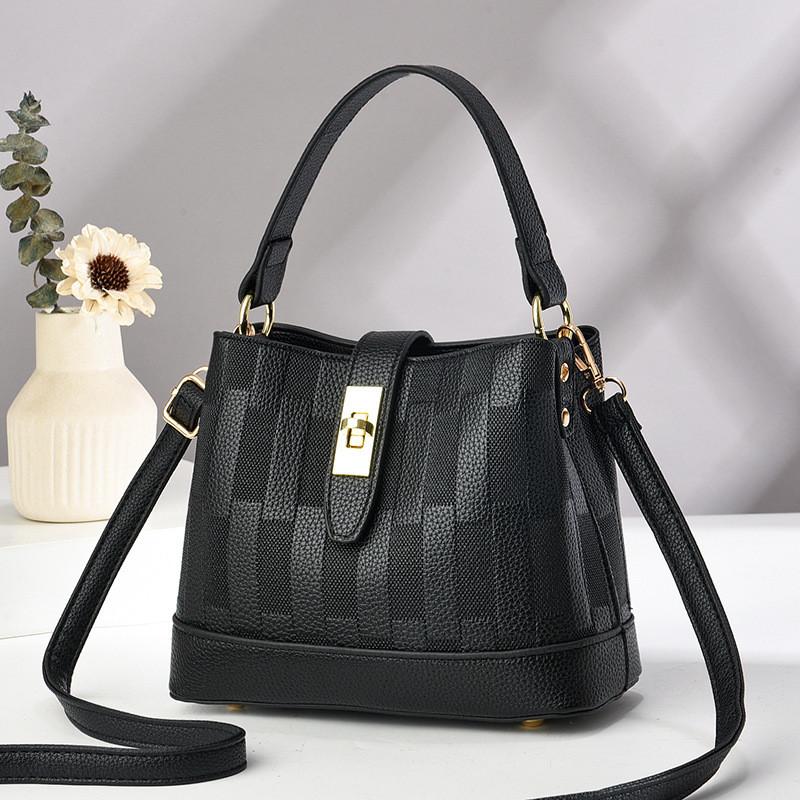 Trendy Womens Bucket Bag With Colorful Design And Functional Zipper Closure For Use Daily