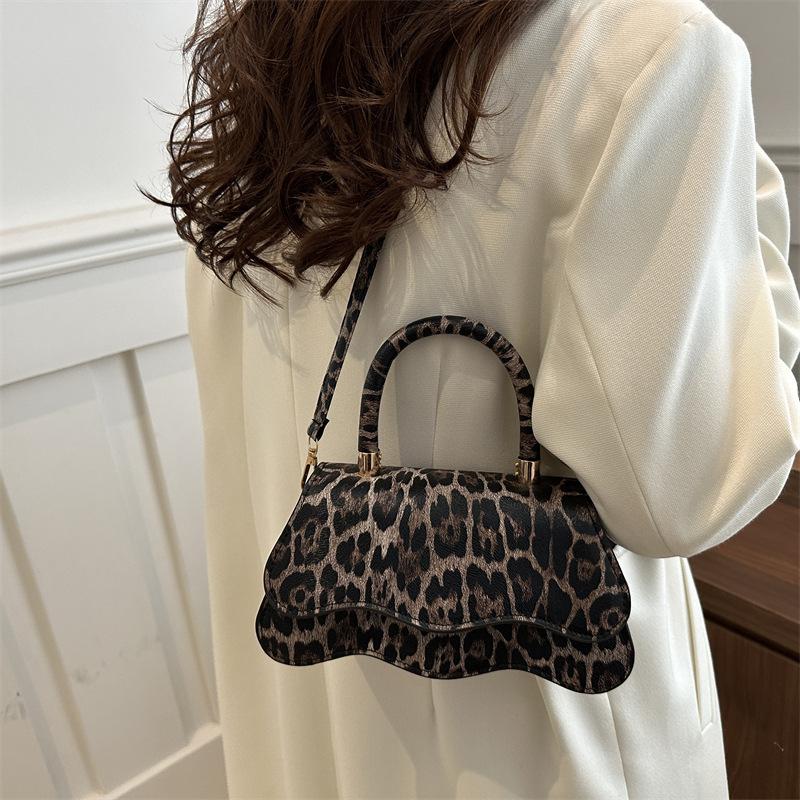 Niche design leopard print bag spring new trendy fashion shoulder bag personalized creative shoulder bag women