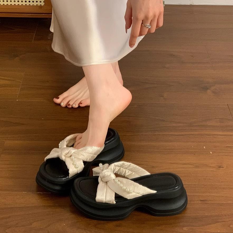 Pearl bow cool slippers women's summer wear new thick bottom heightening skirt beautiful beach one-word drag