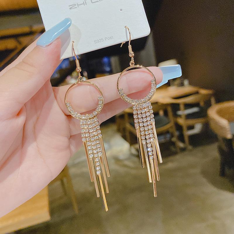 Light luxury high-end sense gold long fringed temperament earrings fashionable atmosphere versatile stud earrings personalized daily earrings