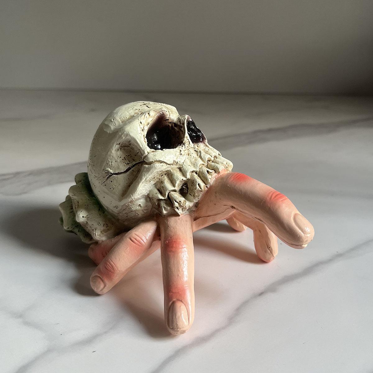 

Skull simulation hand horror courtyard home decoration handicraft sculpture ornament