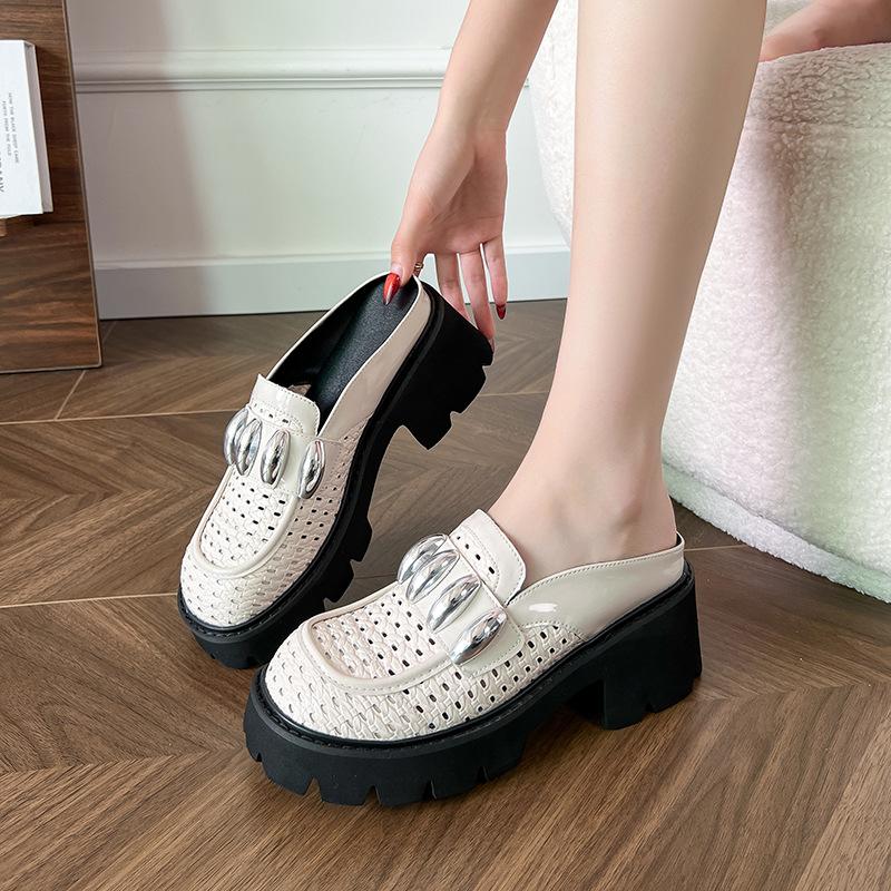 Design sense niche woven hollow bag head cool slippers summer new wear round head thick heel shoes women