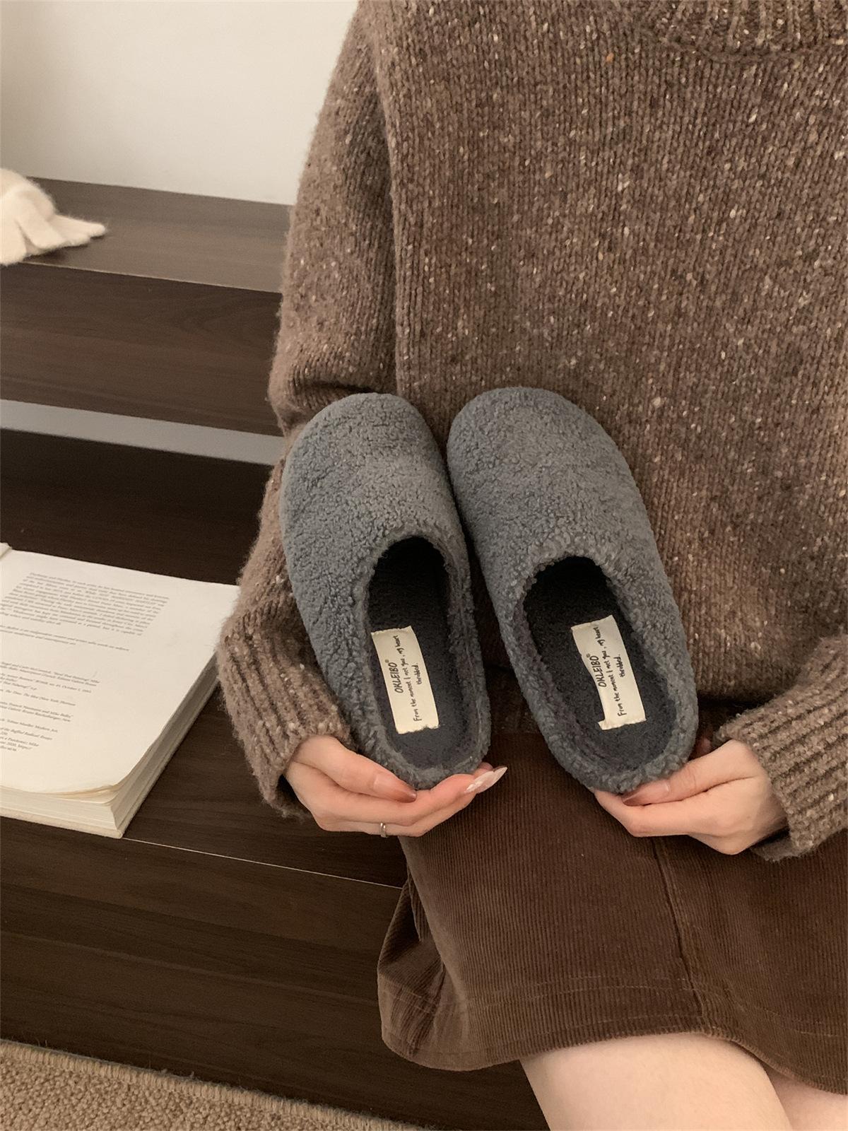 

Flat-bottomed bag head fluffy slippers women s 2025 autumn new retro outer wear plush versatile velvet half slippers 39 сірий колір