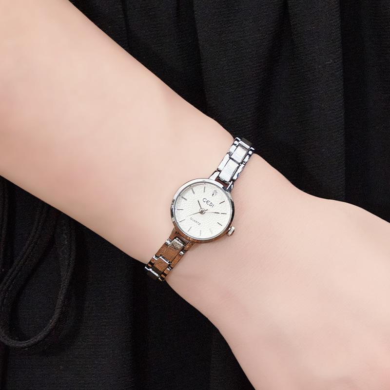 High-End Medieval Women'S Watch Niche Exquisite Alloy Bracelet Watch Women'S High-Value Waterproof Quartz Watch