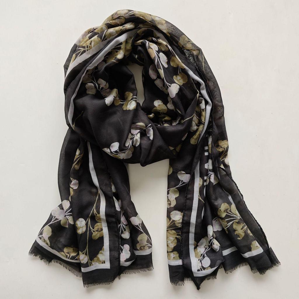 Elegant Floral Jacquard Woven Scarf Shawl for Europe and America