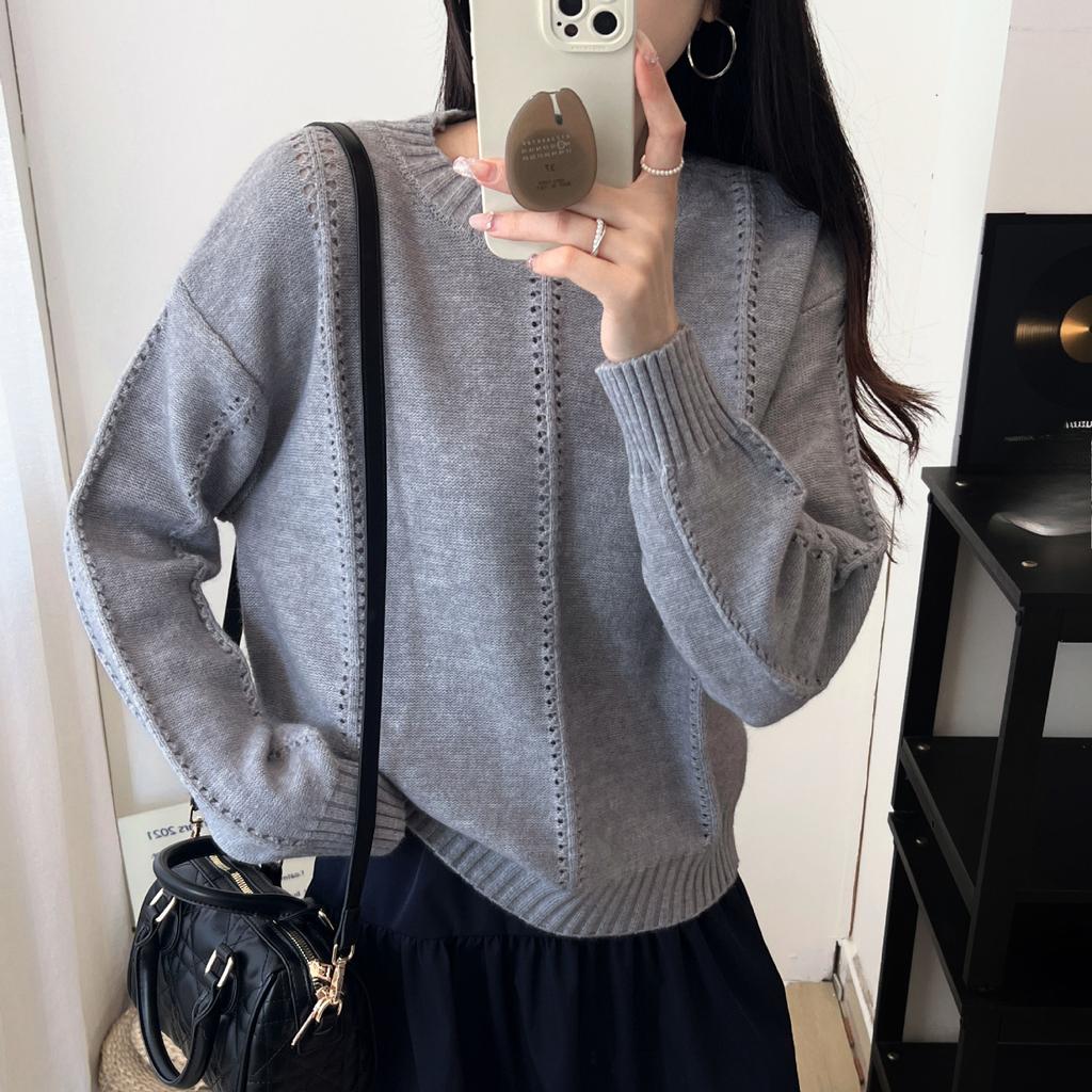 Japanese-style Simple and Casual Cut-out Sweater Pullover for Autumn, New Round Neck Solid Color Design Sense Knitted Sweater for Women