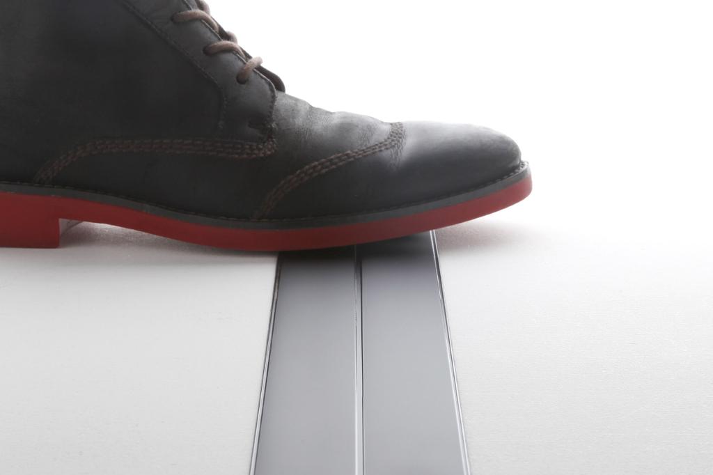 The world's thinnest 0.9mm flat cord extension cord (3m, black)