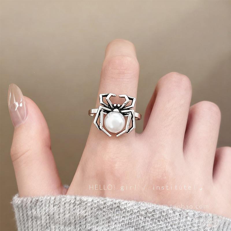 Dunkler Gothic Spinnenring für Damen: Einzigartiges offenes Design für Halloween und Festivals