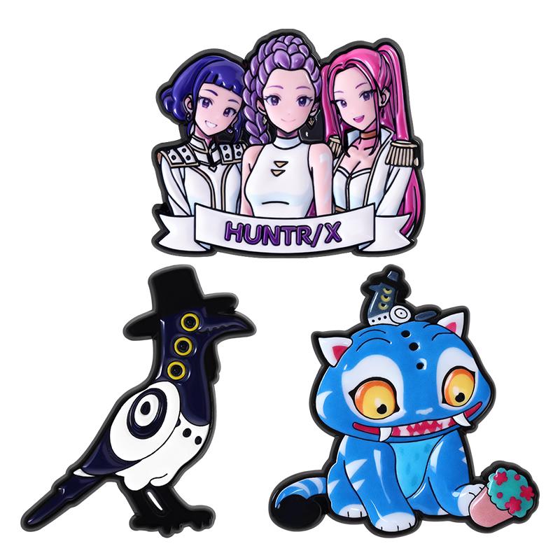 Koreanische POP Girlband Emaille-Pins Cartoon Dämonenjäger Broschen Anstecknadeln Kleidung Anime Schmuck Geschenk für Fans Freunde