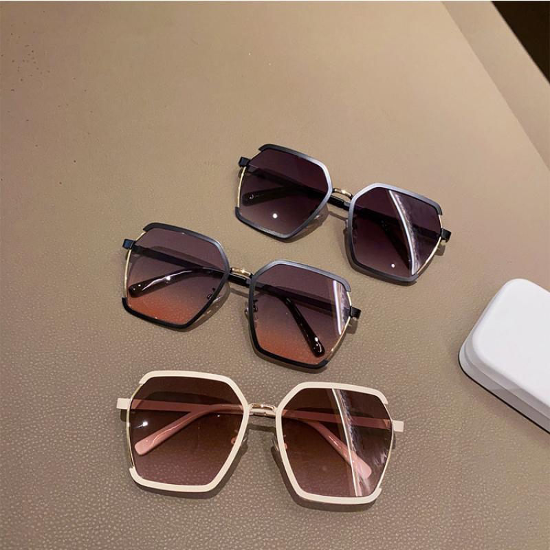 New Square Sunglasses for Women Oversized White Tea Original Brand Design Sun Glasses Female Shades Travel Sunshade