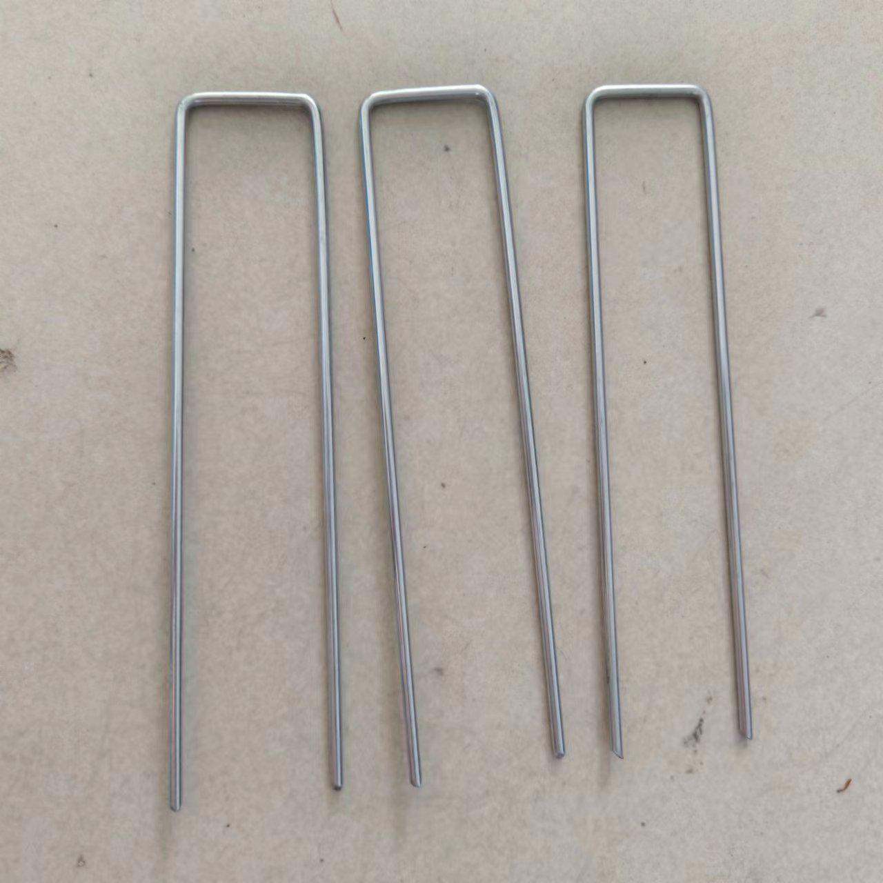 

Оцинкованные U-образные газонные колышки для крепления геотекстиля от сорняков и мульчи