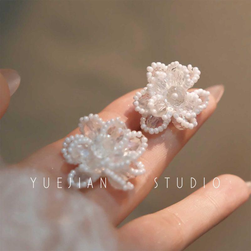 

Clear ~~ French White Flower 2025 Super Hot Earrings Seaside Accessible Luxury Crystal Pearl Earrings Mosquito Coil Ear Clip Pair of white ear needles