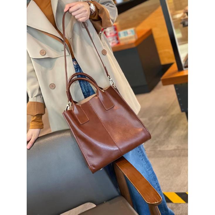 Guangzhou Genuine Leather Women's Handbag 2025 New Fashionable Versatile Large Capacity Shoulder Crossbody Bag Princess Diana Bag