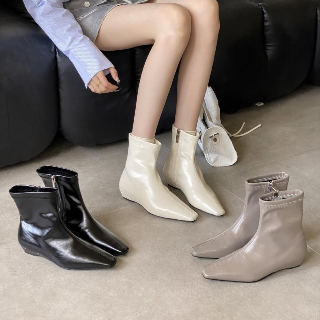 2025 autumn and winter new pointed thick heel short heel temperament French fashion sexy beautiful women short boots