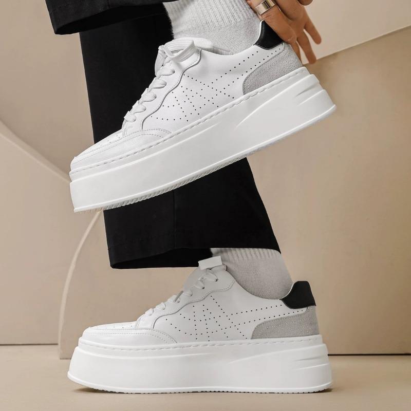 Jarné pánske topánky nové priedušné malé biele topánky pánsky trend všestranné hrubé podrážky zvyšujúce výšku športové topánky ležérne doskové topánky trendy topánky