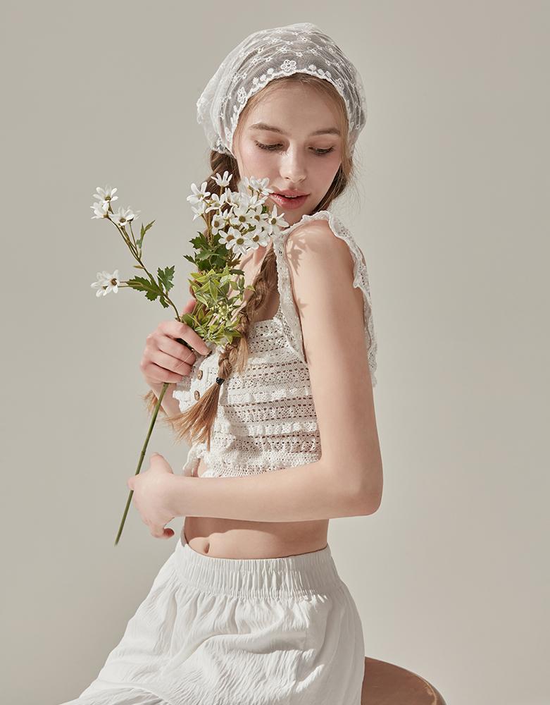 VIKINI VENDER Lace Button Sleeveless Top