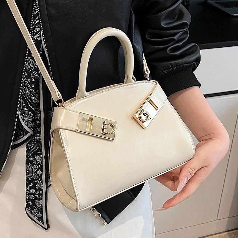 Korean Version of Casual Simple Temperament Business Commuter Style Handbag Women's High Sense Versatile Foreign Style Solid Color Messenger Bag