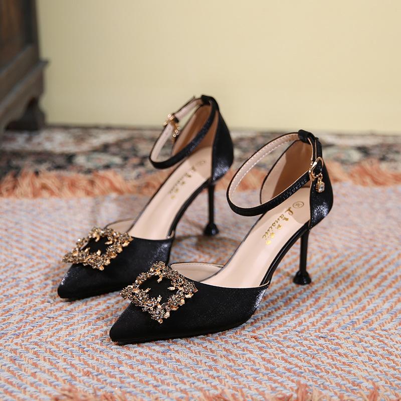 Temperamentvolle Society-Lady feiner Absatz Satin hohl High Heels Sommer Strass-Schnalle große Größe 41 bis 43