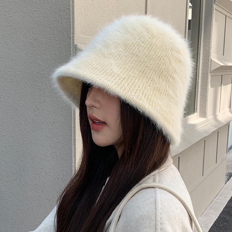 A Warm and Faceless Korean Version of A Versatile Basin Hat with A Faux Rabbit Fur Bucket Hat