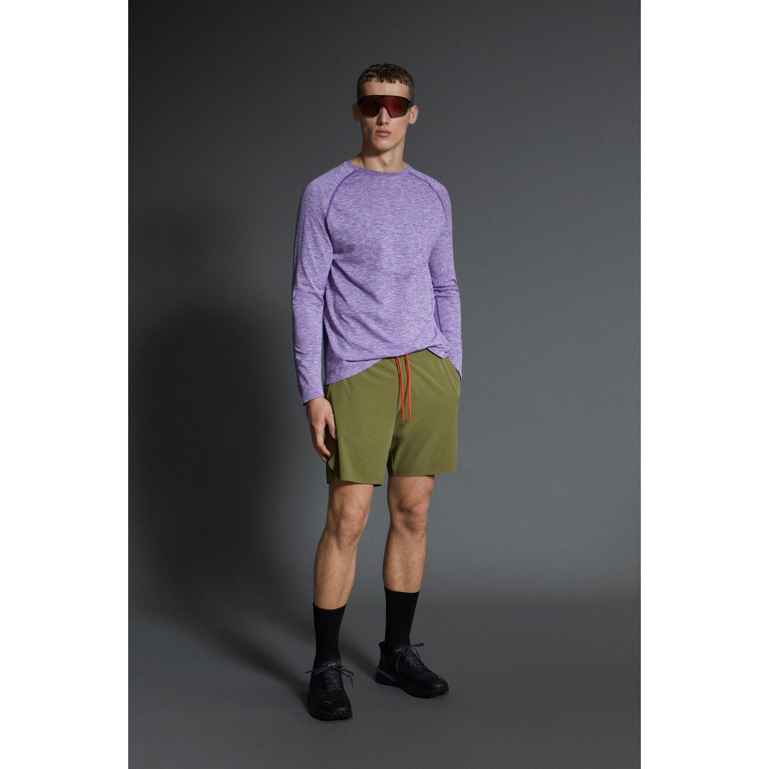 

SEAMLESS LONG SLEEVE T-SHIRT