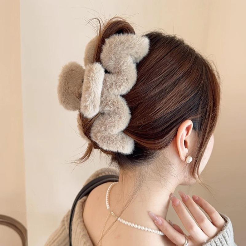 Oversized Plush Hair Clip Women Autumn Winter Wavy Hair Shark Clip Elegant Hair Accessories