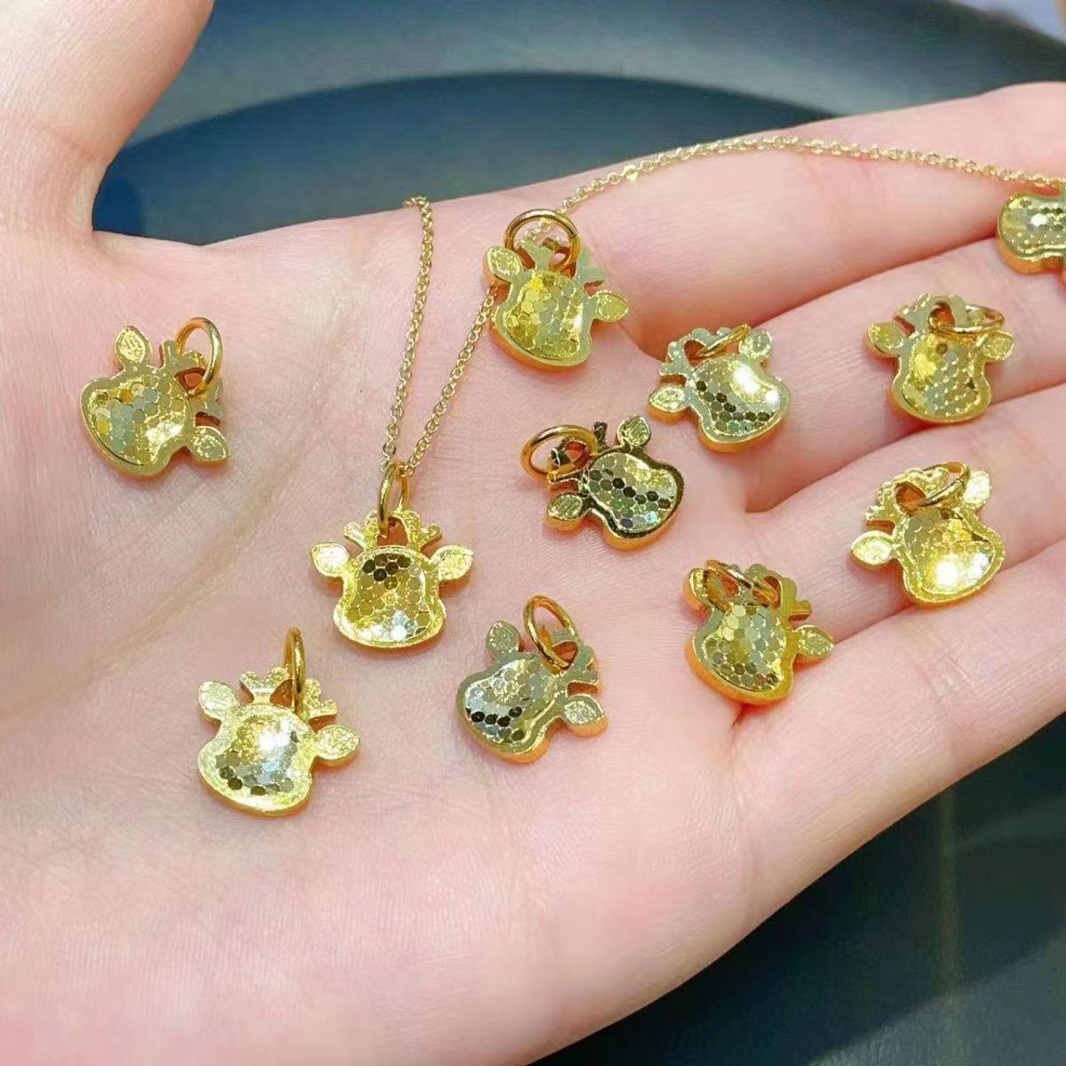 

Creative Honeycomb Heart Prosperity Pendant: Gold-Plated Square Necklace with Fish Scale Texture for Women Pendant Only (No Chain)