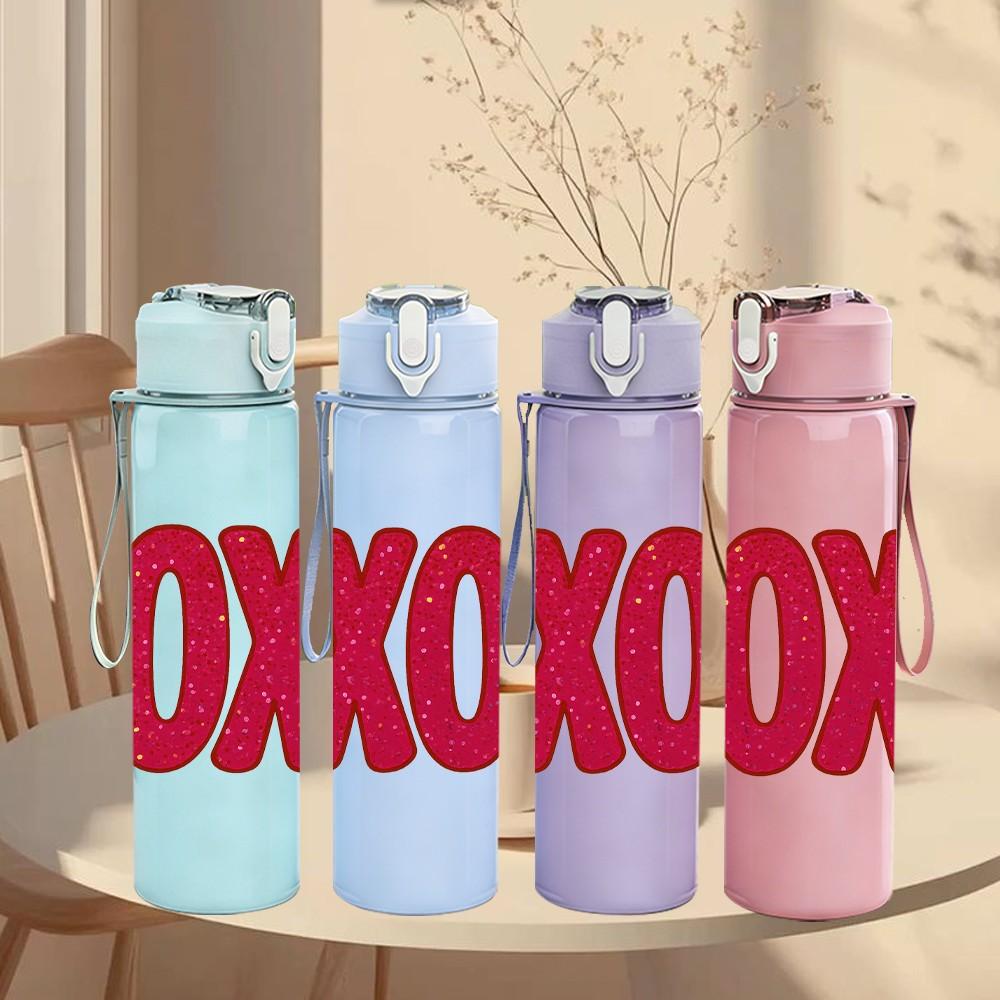 1PC OXOX Bold Letter Design 750ml Color Plastic Sports Water Bottle Leakproof Flip Straw Lid Suitable for Sports Office Home Use
