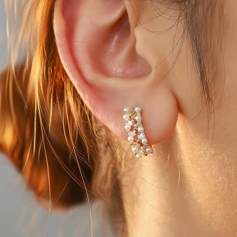 Элегантный ушной кафф с цирконами и жемчугом для женщин - Не требует прокола ушей, Французский дизайн, Модный аксессуар 2025 года. золотой