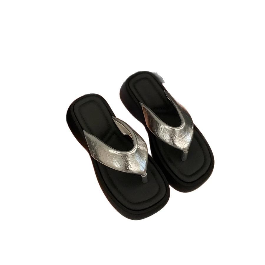 Small muffin thick-soled flip-flops shoes women's shoes wear 2025 new summer sandals toe sandals