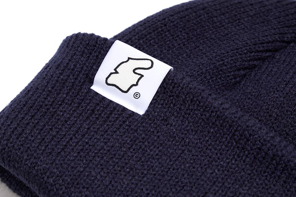 APOSTROPHE COMMA Reversible Iv Label Short Beanie (Navy)
