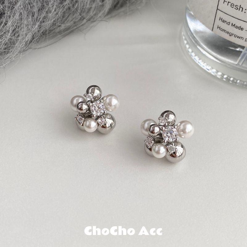 

Chocho/Cold Zircon Silver Ball Pearl Stud Earrings Niche Style Unique Dignified Sense of Design Frosty Style Earrings Women 925 silver needle