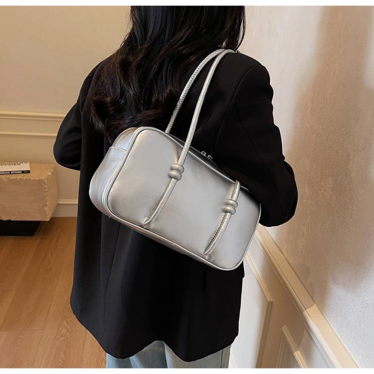 Winter 2025 Women's Retro Fashion Underarm Bag - Versatile High-End Briefcase for Work and Commute