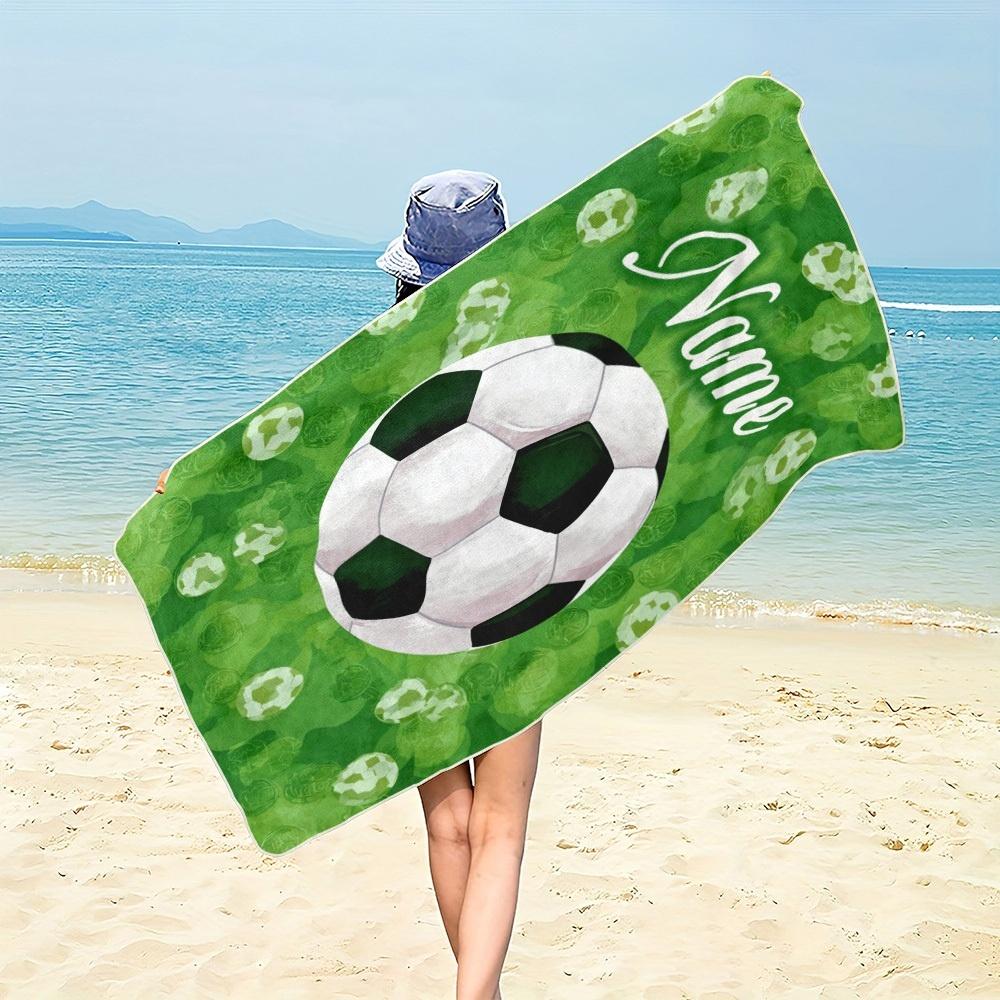 1 Stück Grüner Fußball Benutzerdefinierter Name Strandtuch Personalisiert Mikrofaser Weich Ultra Saugfähig 2D Flaches Handtuch Für Strand Reisen Camping